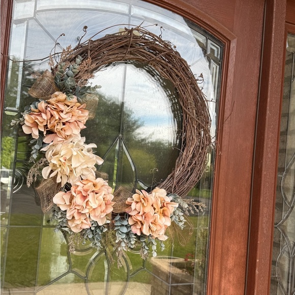 22 Inch Beautiful Summer Floral Twig Wreath with Peach and Cream Flowers- Burlap - Picture 1 of 7
